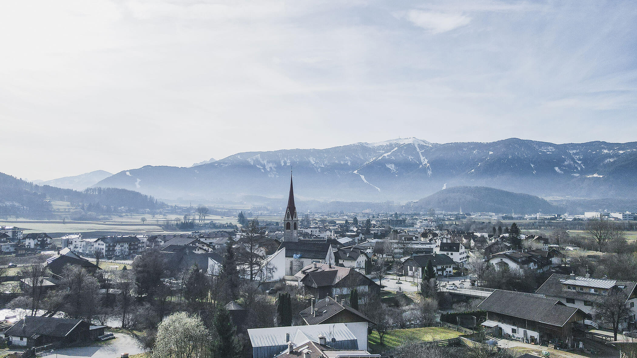 View of the village and the church from above - PustraBase