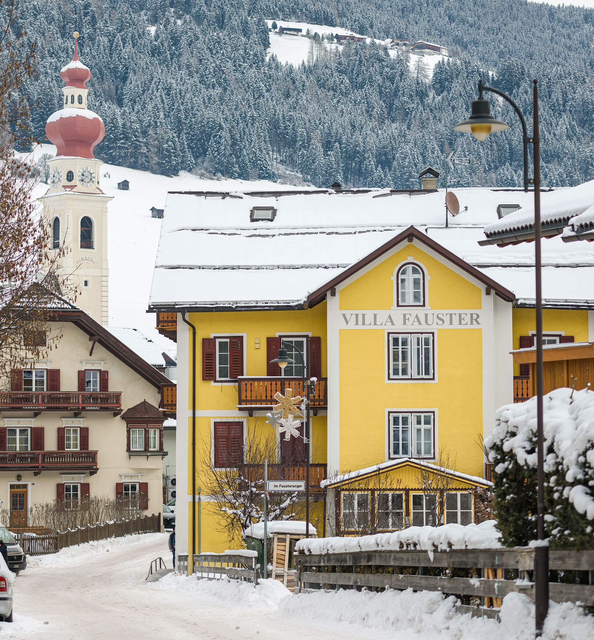 Exterior view of the Villa Fauster flat in winter - PustraBase